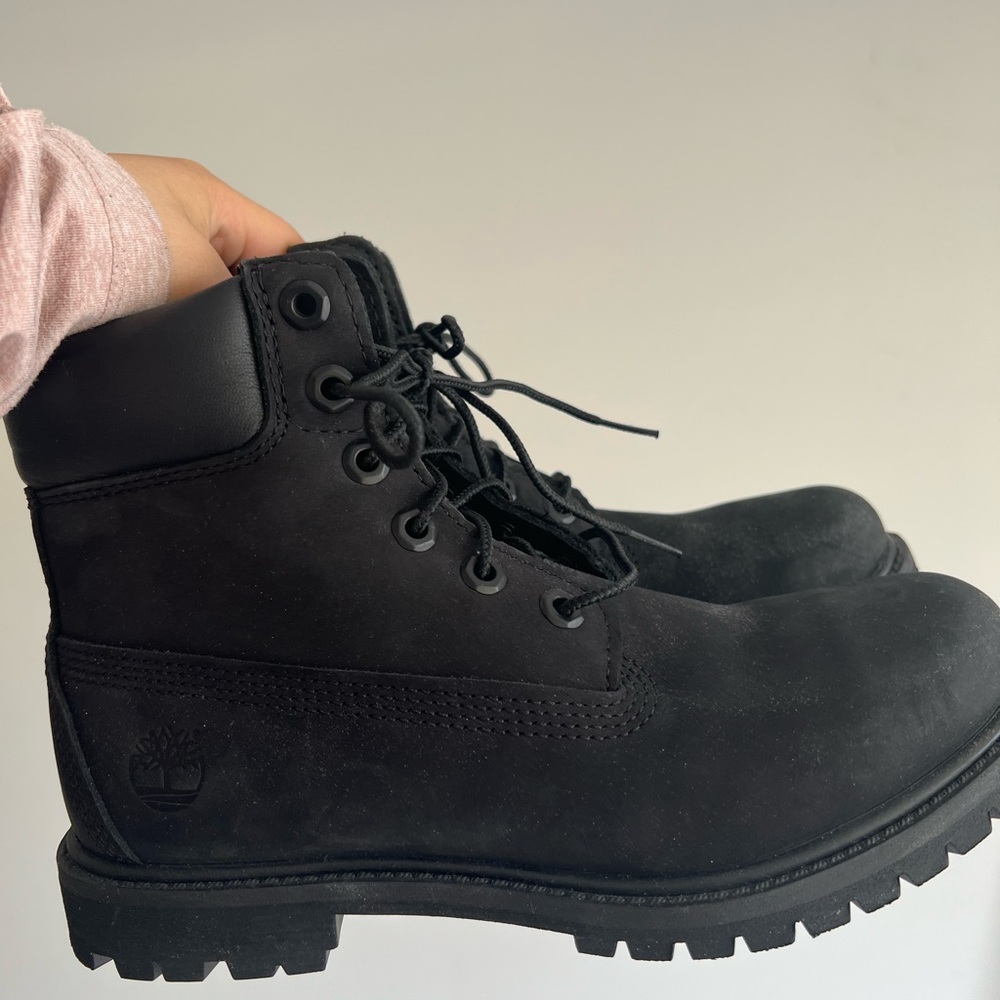 Size 8 black timberland boots, waterproof, only worn once with original box.